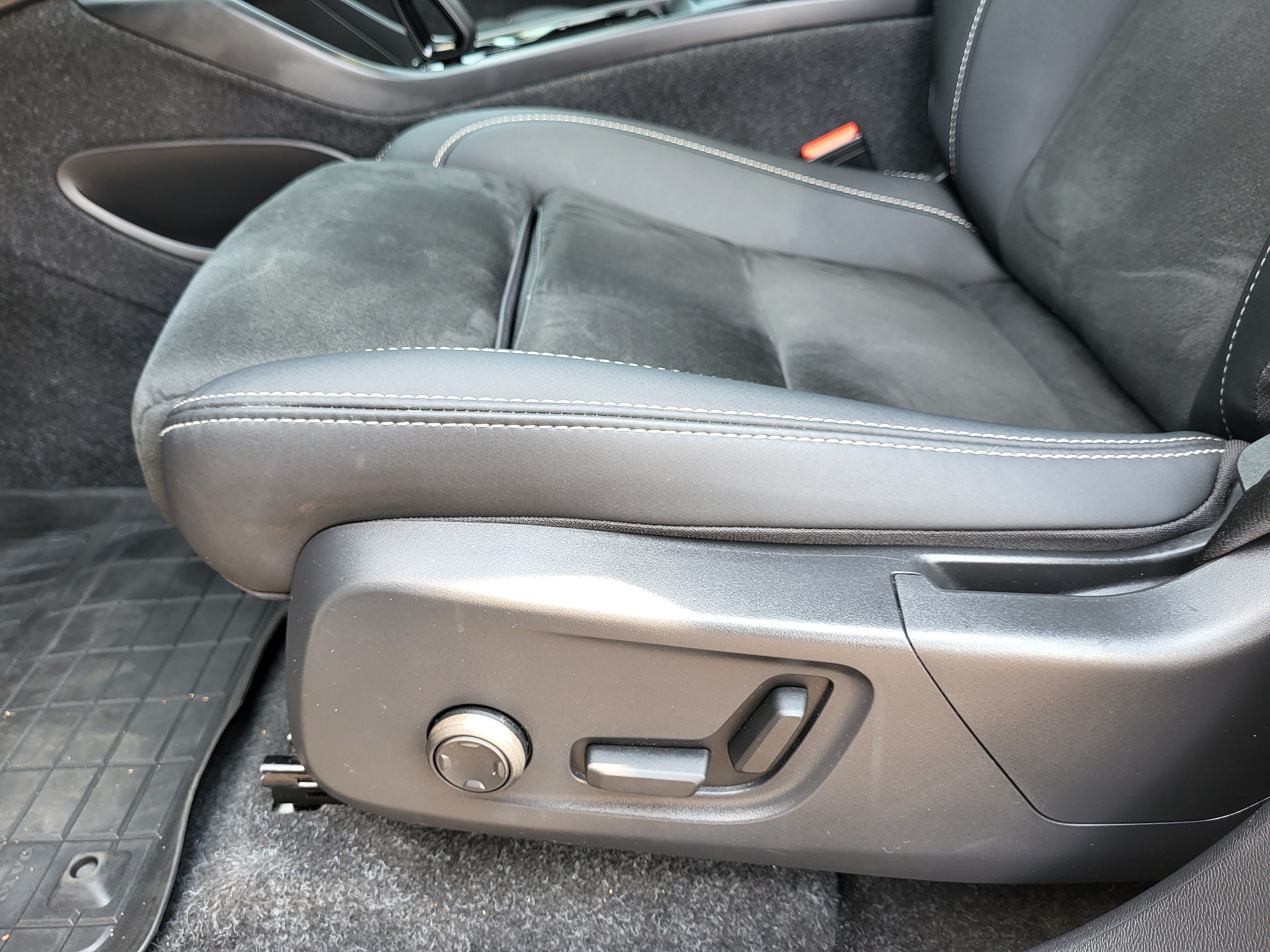 Certified 2023 Volvo XC40 Recharge Ultimate w/ Protection Package Premier AWD/4WD image 21