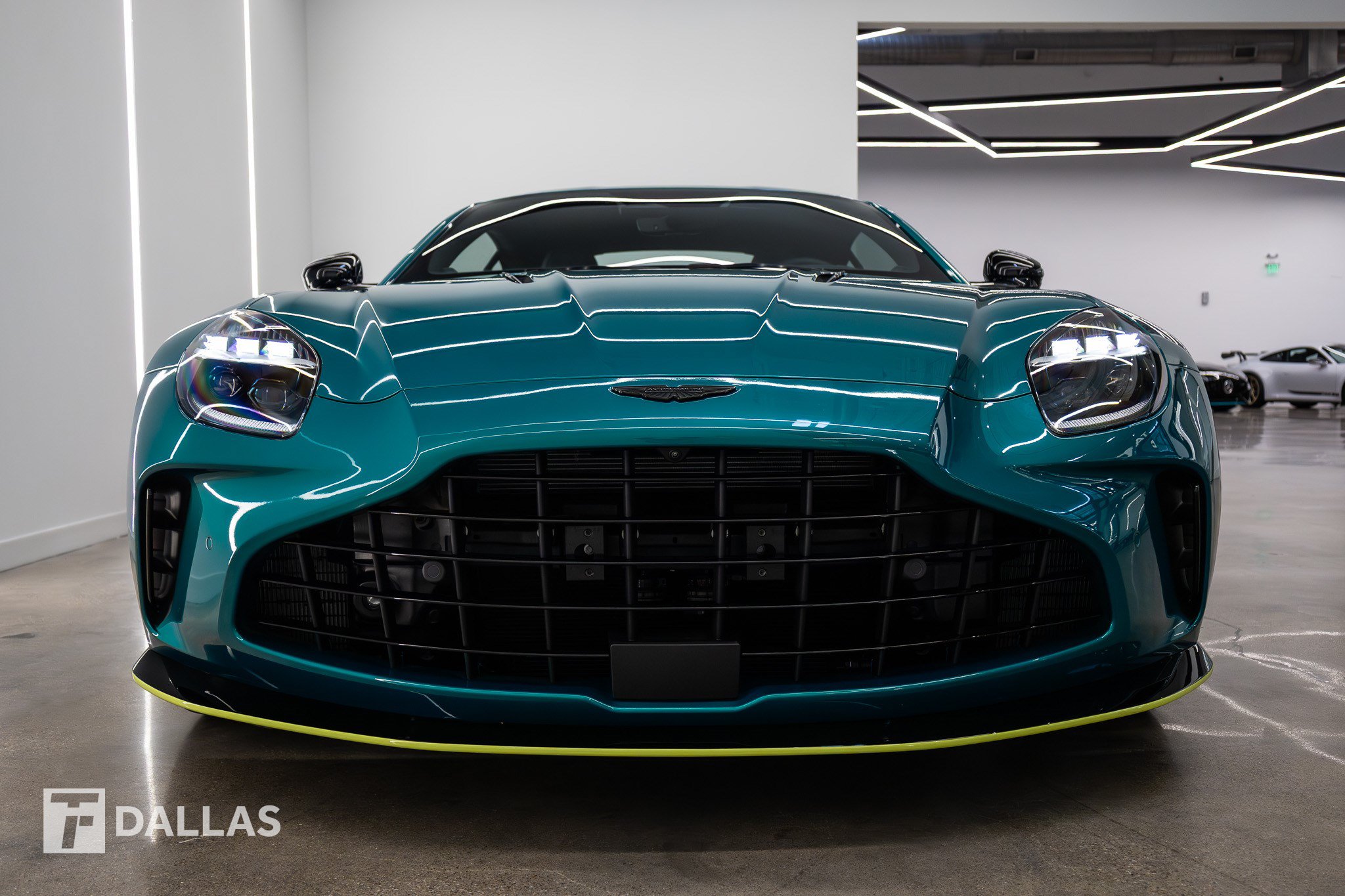 Used 2026 Aston Martin V8 Vantage S RWD image 6