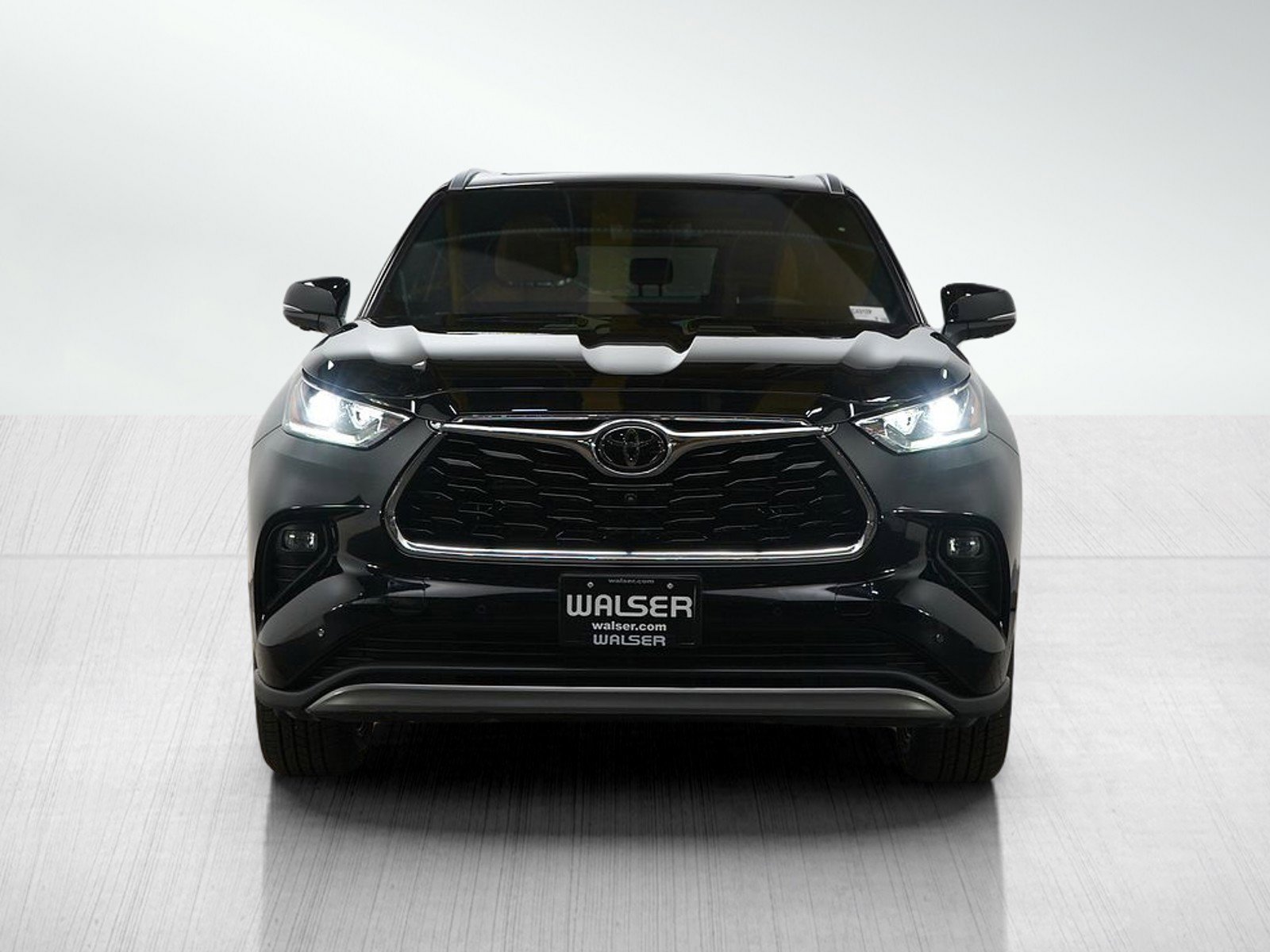 Used 2025 Toyota Highlander Platinum image 8