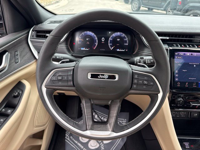 Used 2023 Jeep Grand Cherokee L Limited AWD/4WD image 20