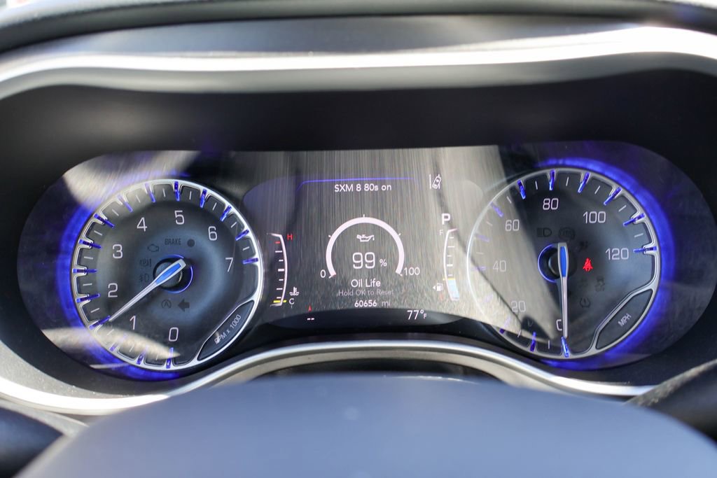 Used 2024 Chrysler Pacifica Touring-L image 12