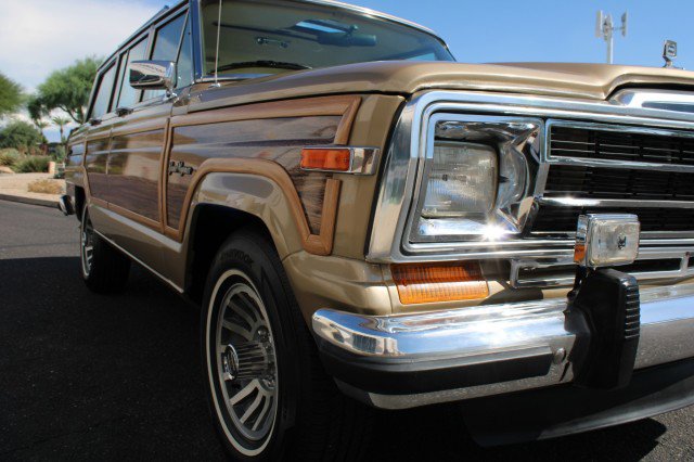 Used 1990 Jeep Grand Wagoneer image 35