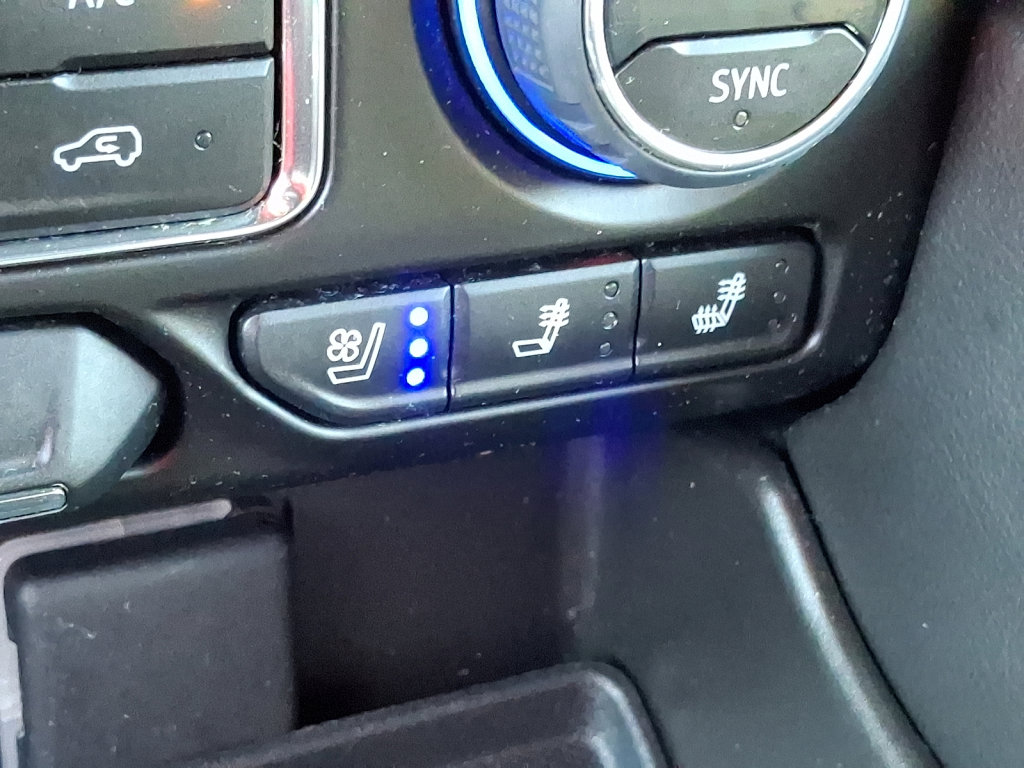 Used 2023 Chevrolet Suburban Premier image 30