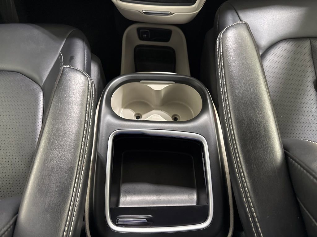Used 2024 Chrysler Pacifica Touring-L image 28