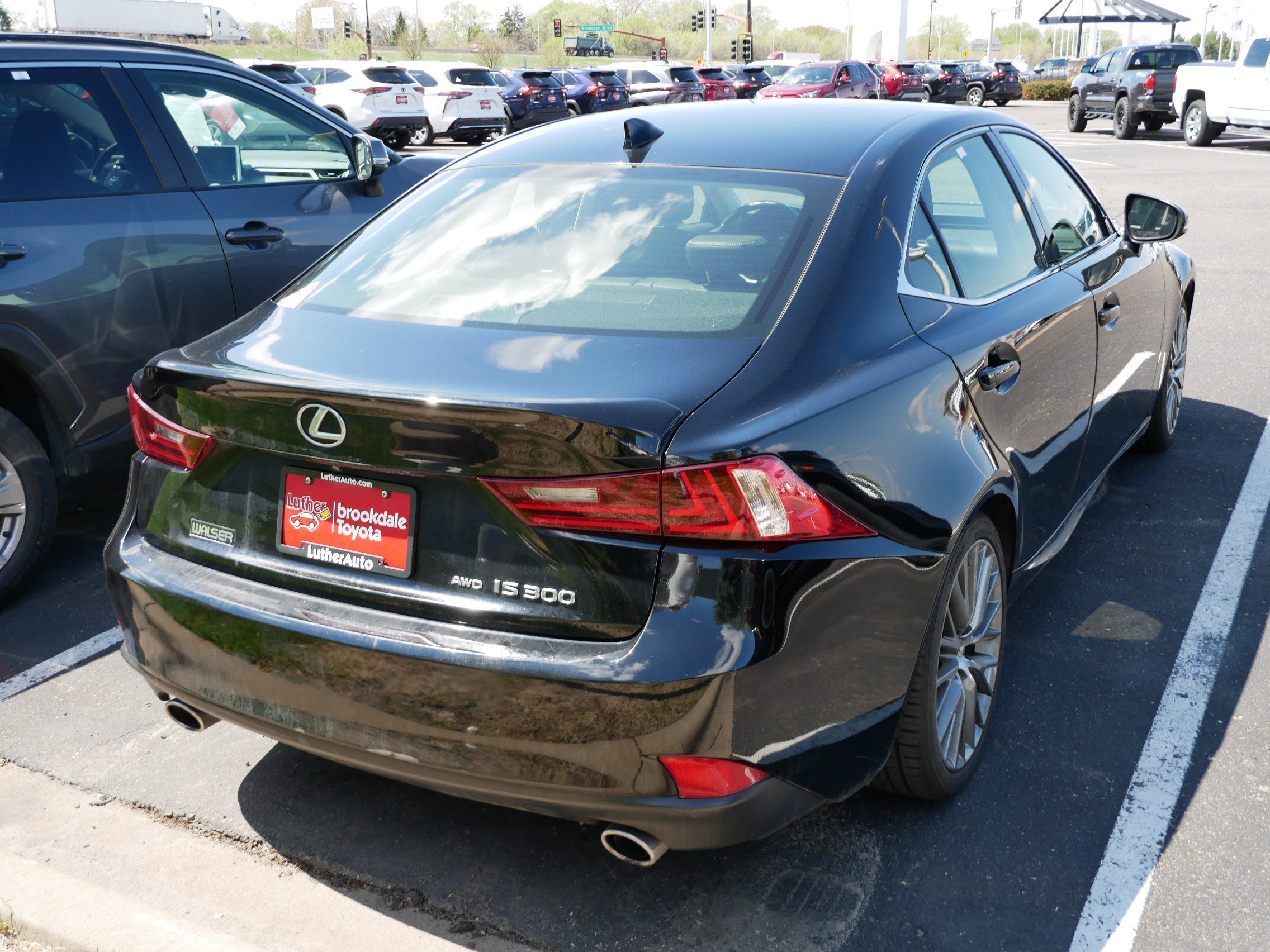 Used 2016 Lexus IS 300 AWD image 4