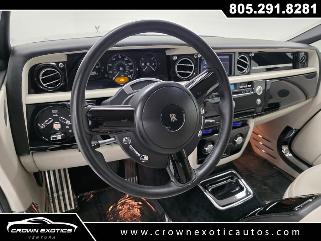 Used 2010 Rolls-Royce Phantom Drophead Coupe image 32