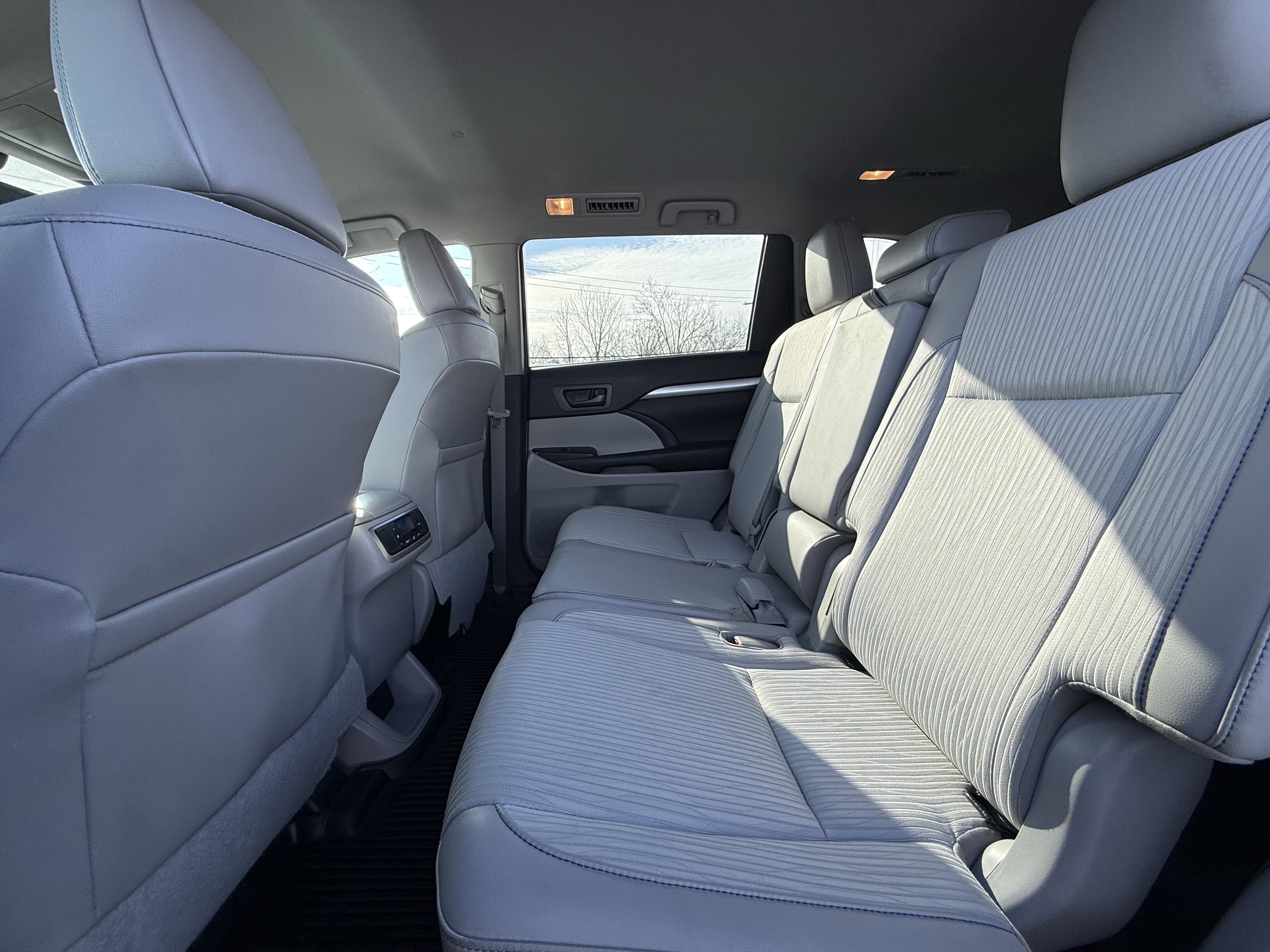 Used 2017 Toyota Highlander Plus image 27