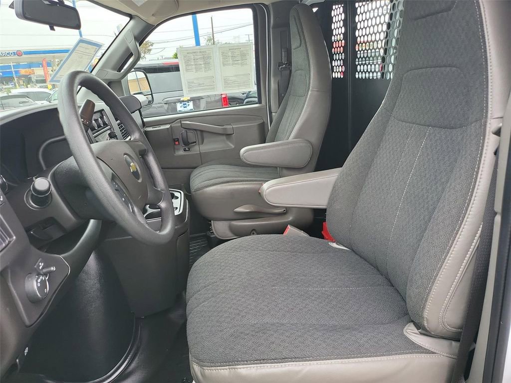 Used 2024 Chevrolet Express 2500 w/ Driver Convenience Package RWD image 9