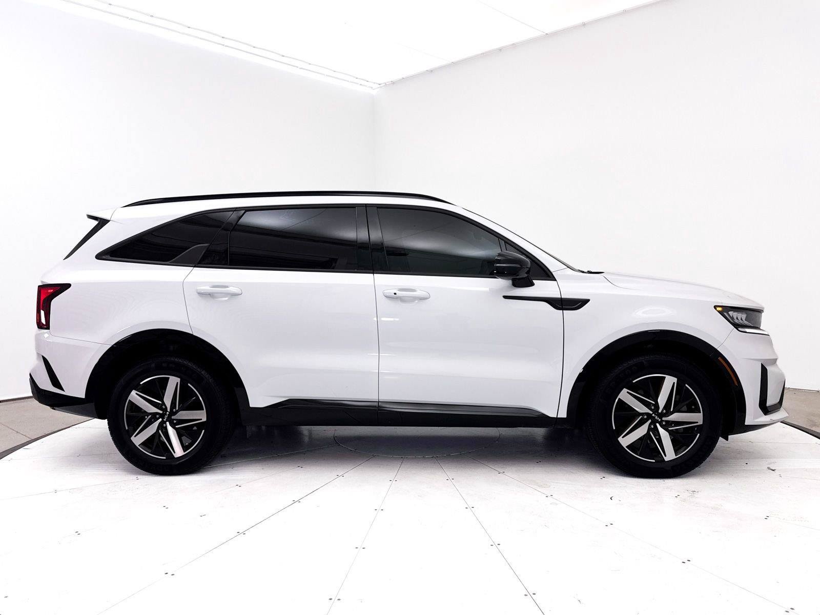 Used 2023 Kia Sorento S w/ Panoramic Sunroof Package FWD image 43