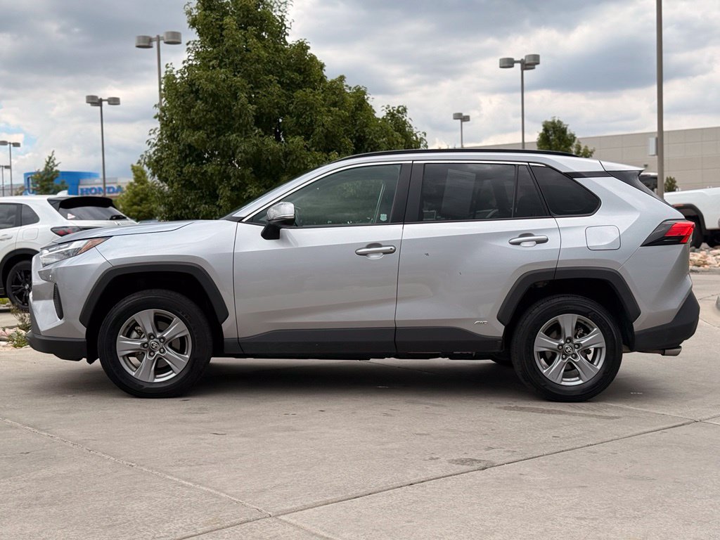 Used 2025 Toyota RAV4 XLE AWD/4WD image 5