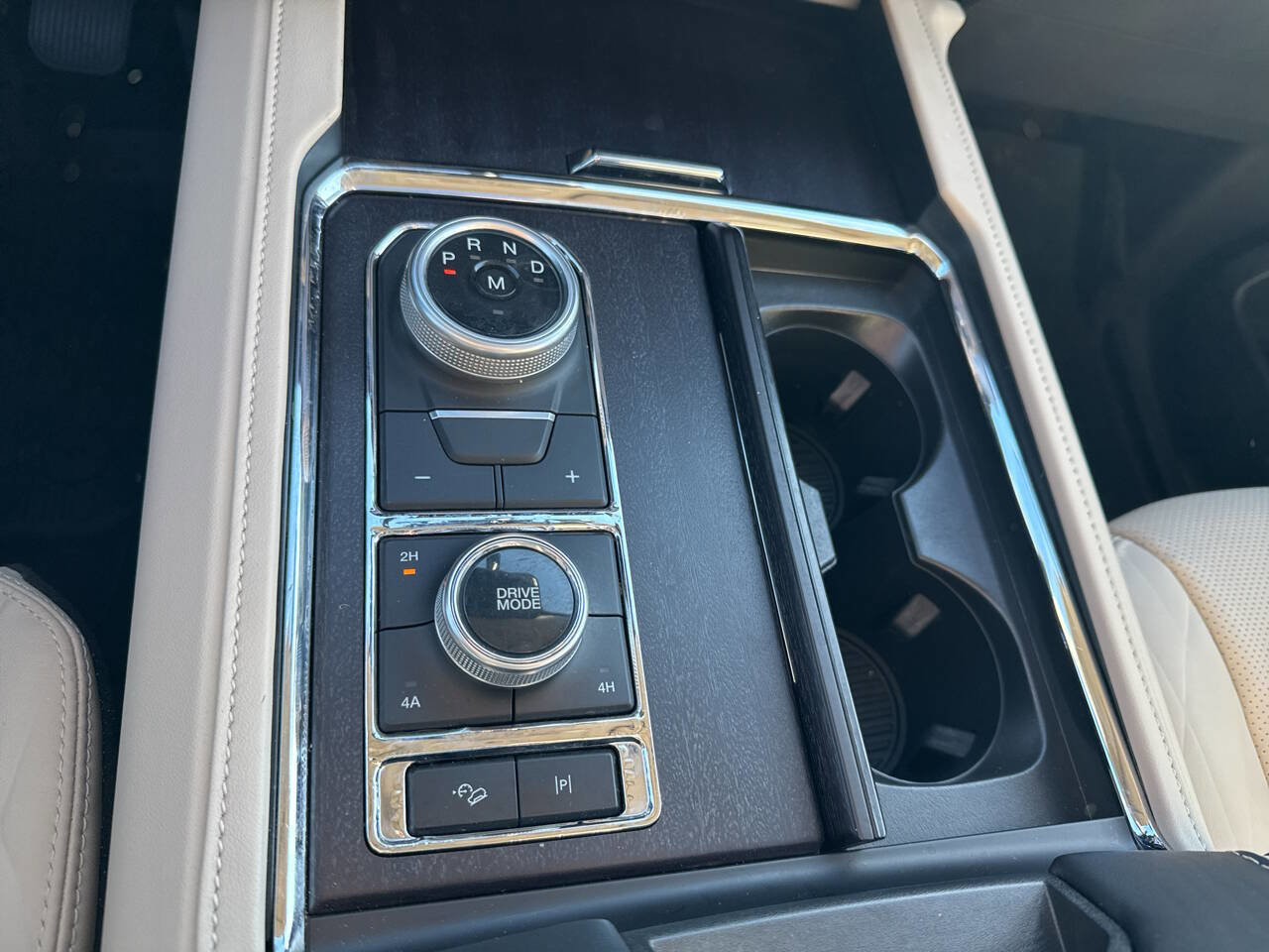 Certified 2024 Ford Expedition Max Platinum image 32