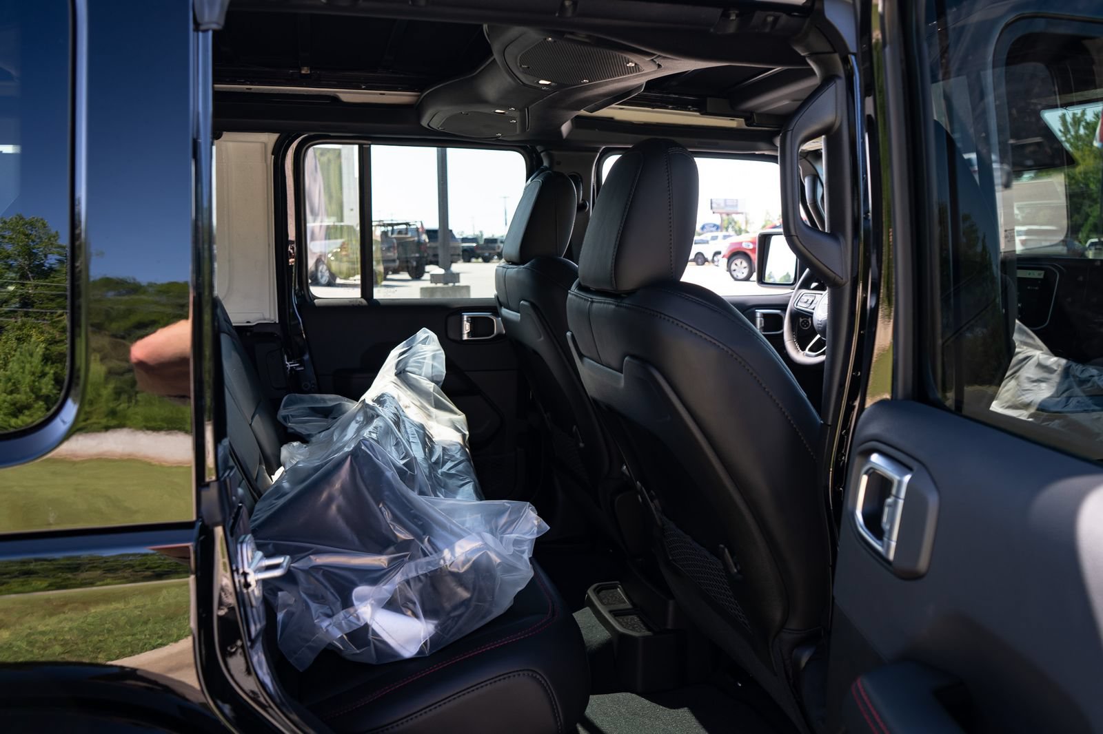New 2027 Jeep Wrangler Unlimited Rubicon AWD/4WD image 38