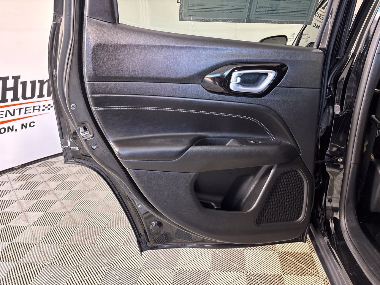 Used 2023 Jeep Compass Latitude AWD/4WD image 22