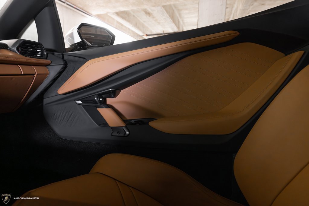 Used 2024 Lamborghini Revuelto image 35