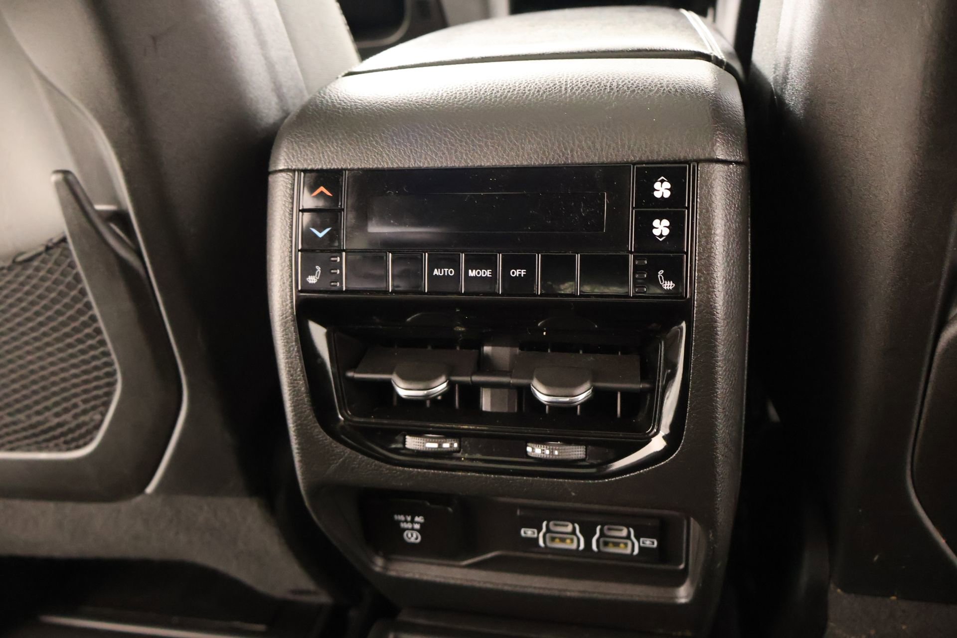 Used 2024 Jeep Grand Cherokee L Limited w/ Luxury Tech Group II AWD/4WD image 17