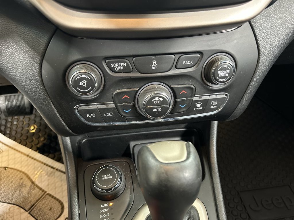 Used 2016 Jeep Cherokee Limited AWD/4WD image 17