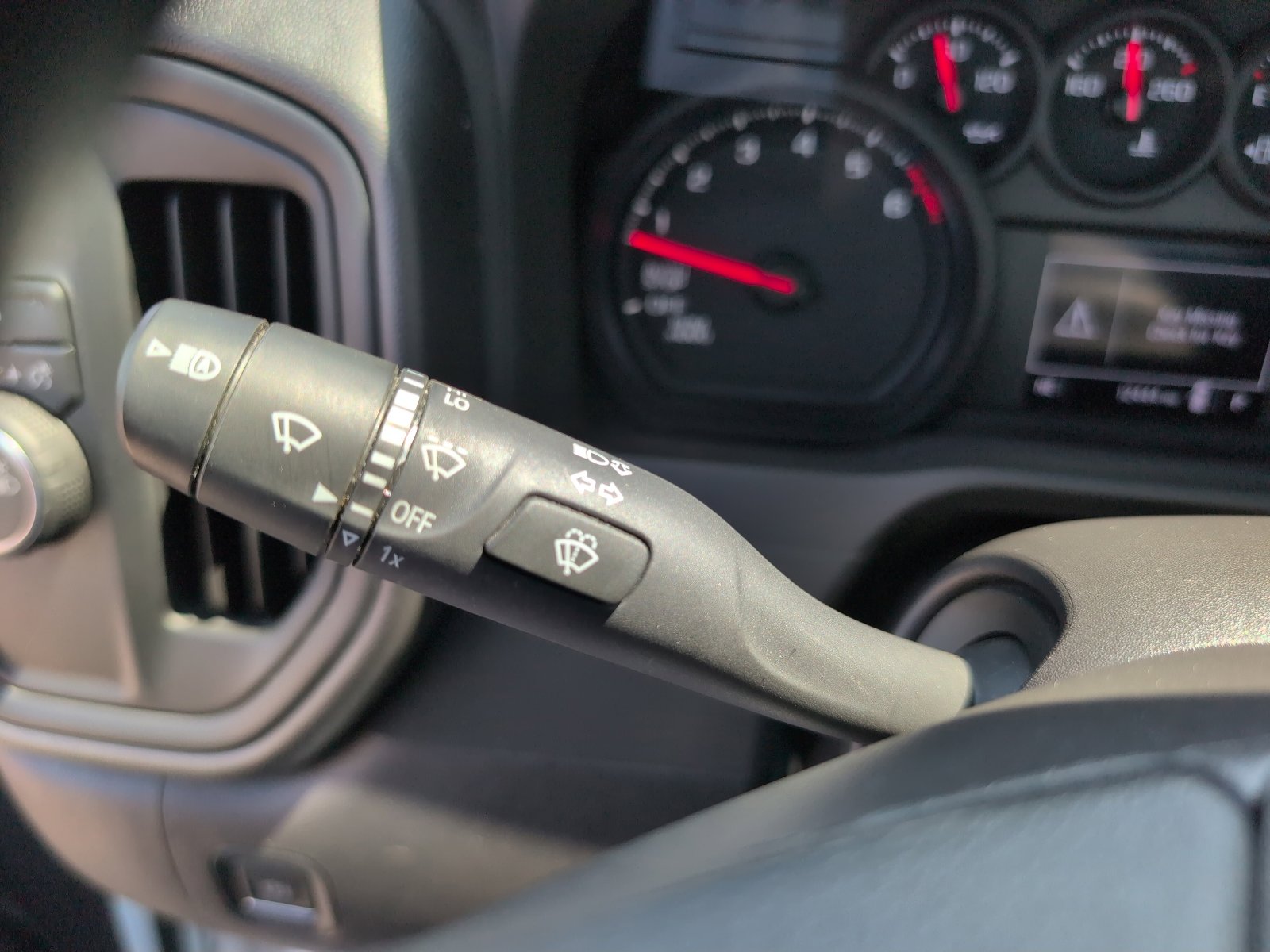 Used 2025 Chevrolet Silverado 1500 W/T RWD image 17