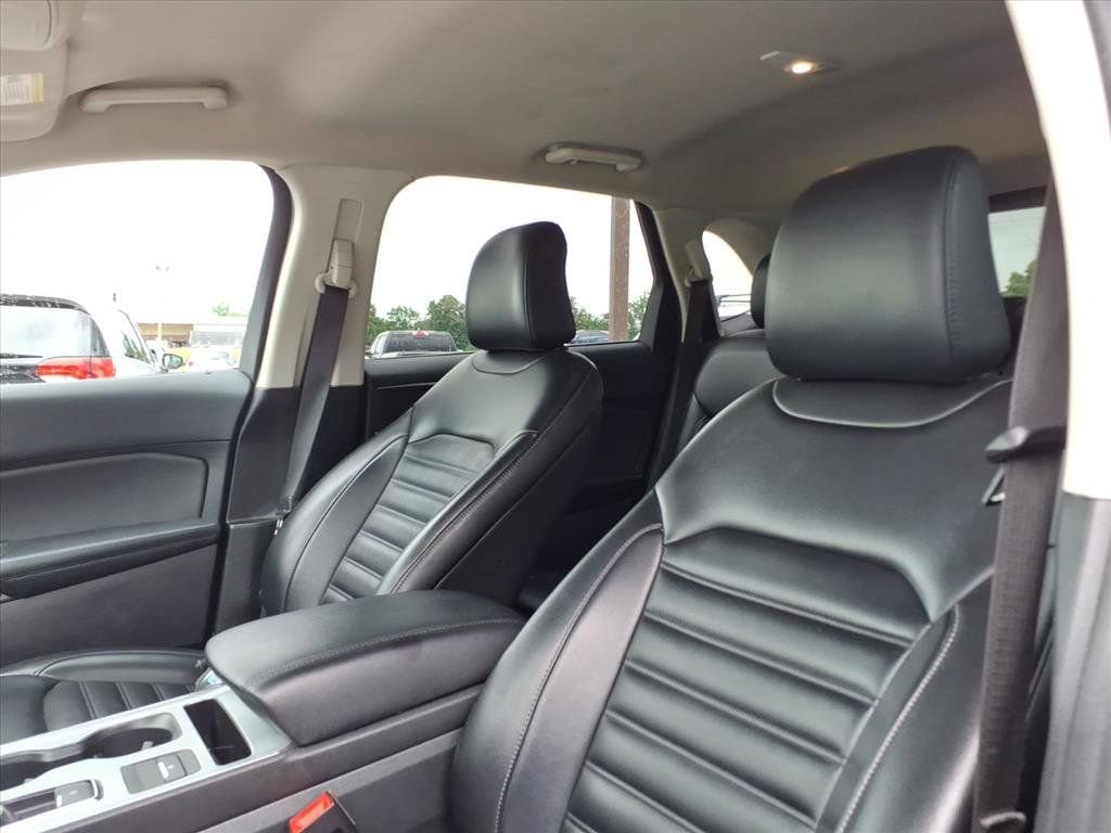 Used 2022 Ford Edge SEL AWD/4WD image 17