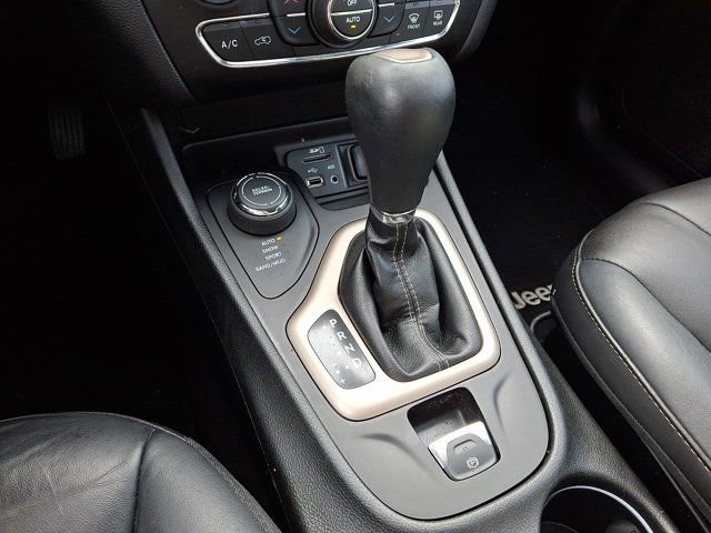 Used 2016 Jeep Cherokee Limited image 19
