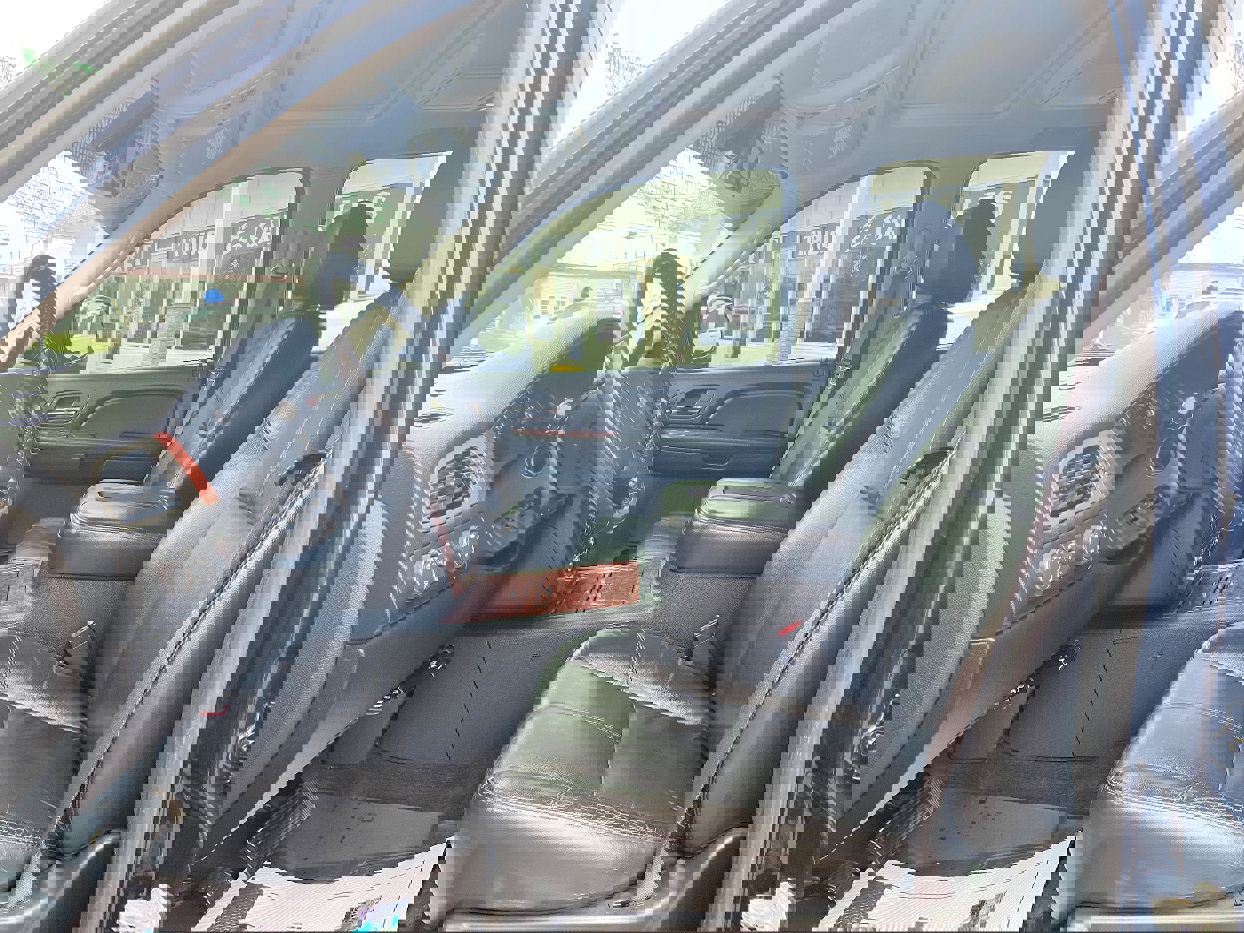 Used 2008 Chevrolet Avalanche LTZ w/ LTZ Preferred Equipment Group image 11