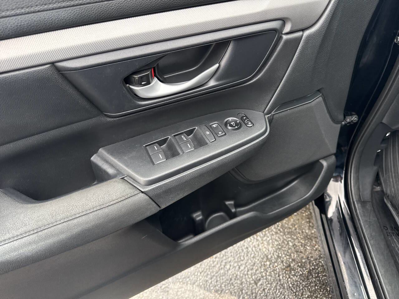 Used 2018 Honda CR-V LX image 14