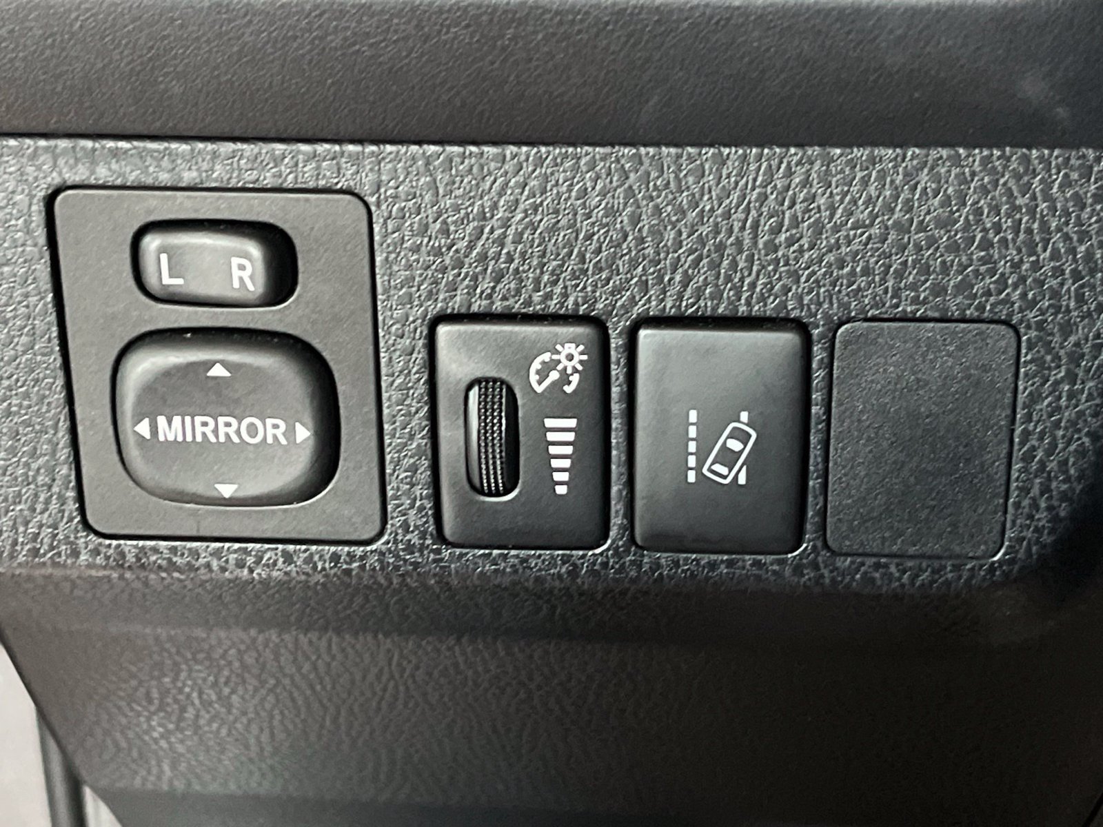 Used 2017 Toyota RAV4 LE w/ All Weather Liner Package AWD/4WD image 29