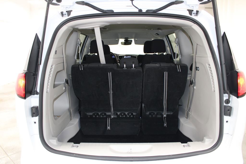 Used 2024 Chrysler Voyager LX FWD image 26