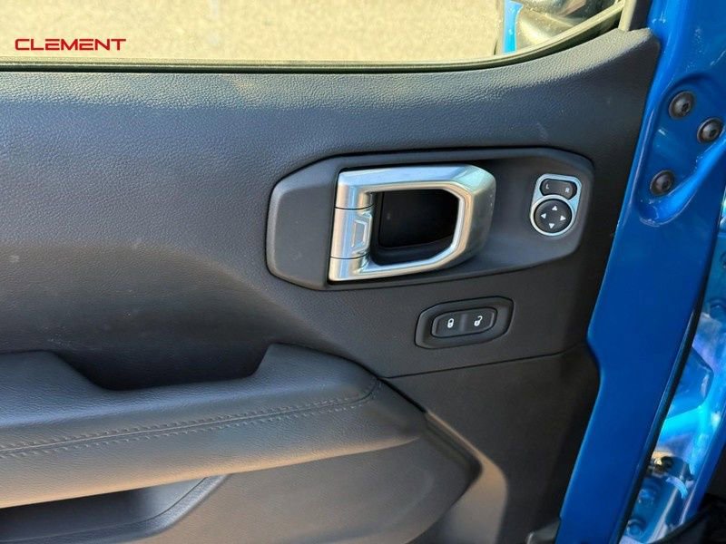 Used 2022 Jeep Wrangler Unlimited Sahara AWD/4WD image 18