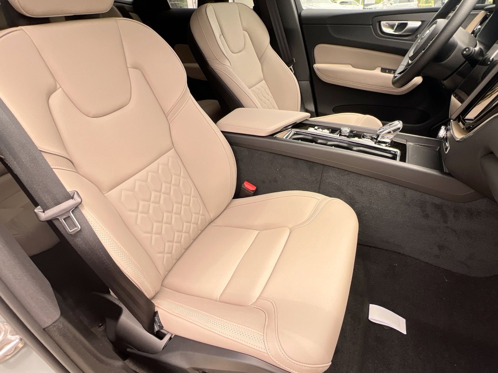 New 2026 Volvo XC60 B5 Plus w/ Protection Package Premier AWD/4WD image 27