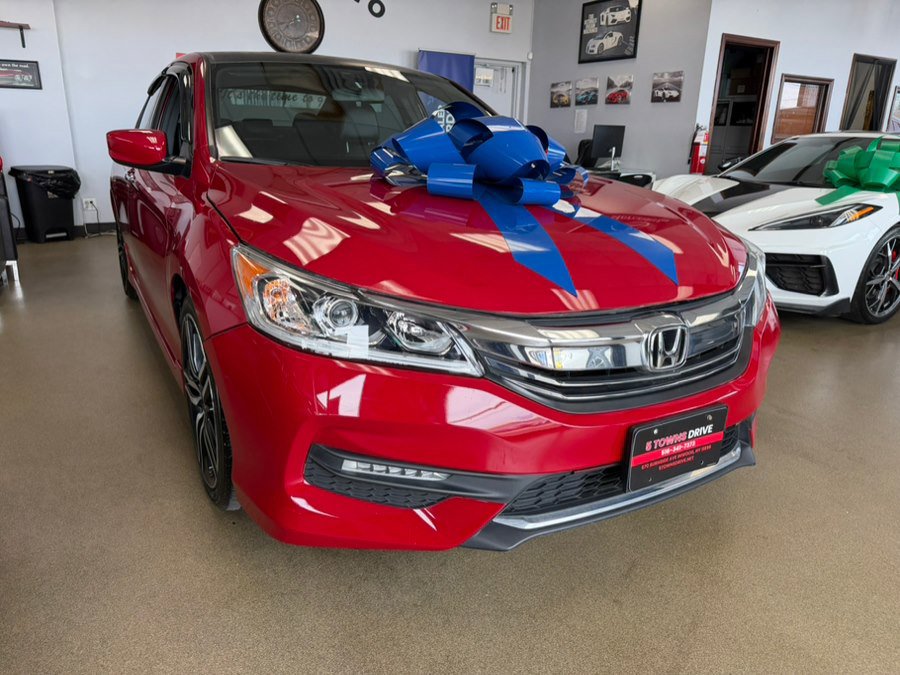 Used 2017 Honda Accord Sport image 2