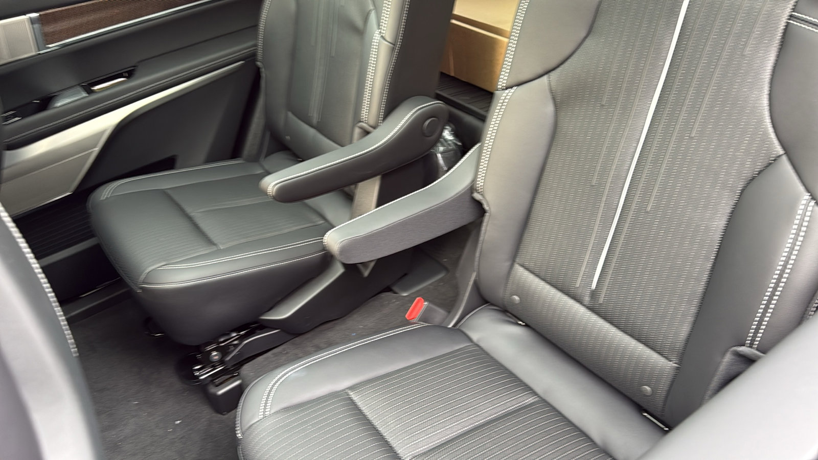 New 2026 Cadillac Vistiq Luxury w/ LPO, Floor Liner Package image 28