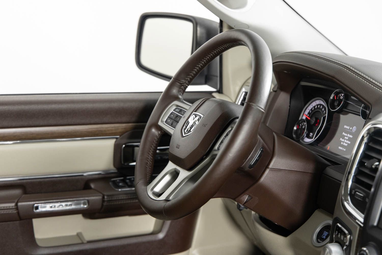 Used 2015 RAM 1500 Laramie w/ Convenience Group image 25