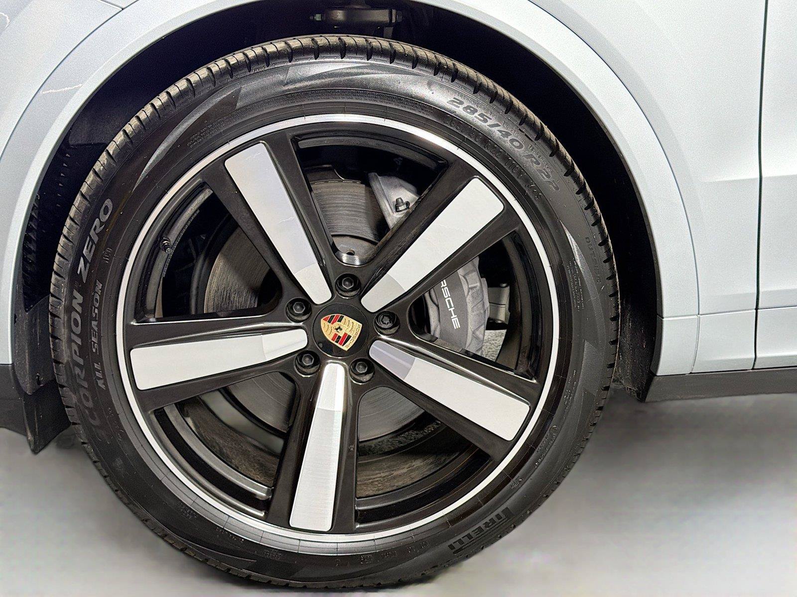 Certified 2025 Porsche Cayenne Coupe AWD/4WD image 11