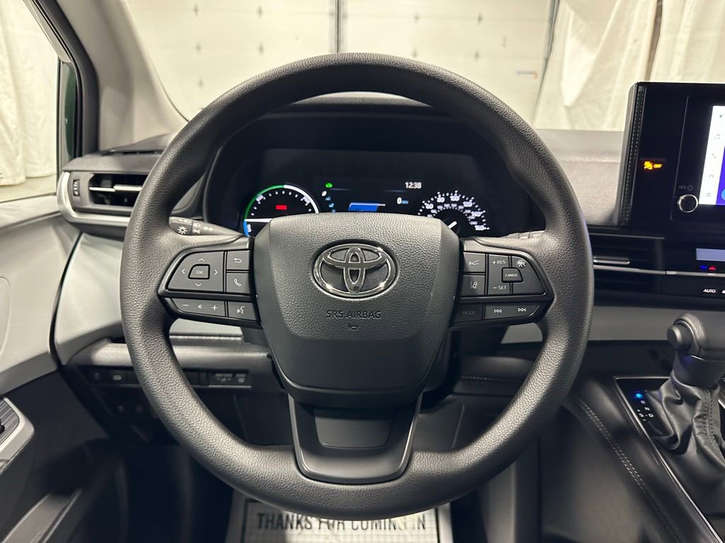 Used 2025 Toyota Sienna LE image 18