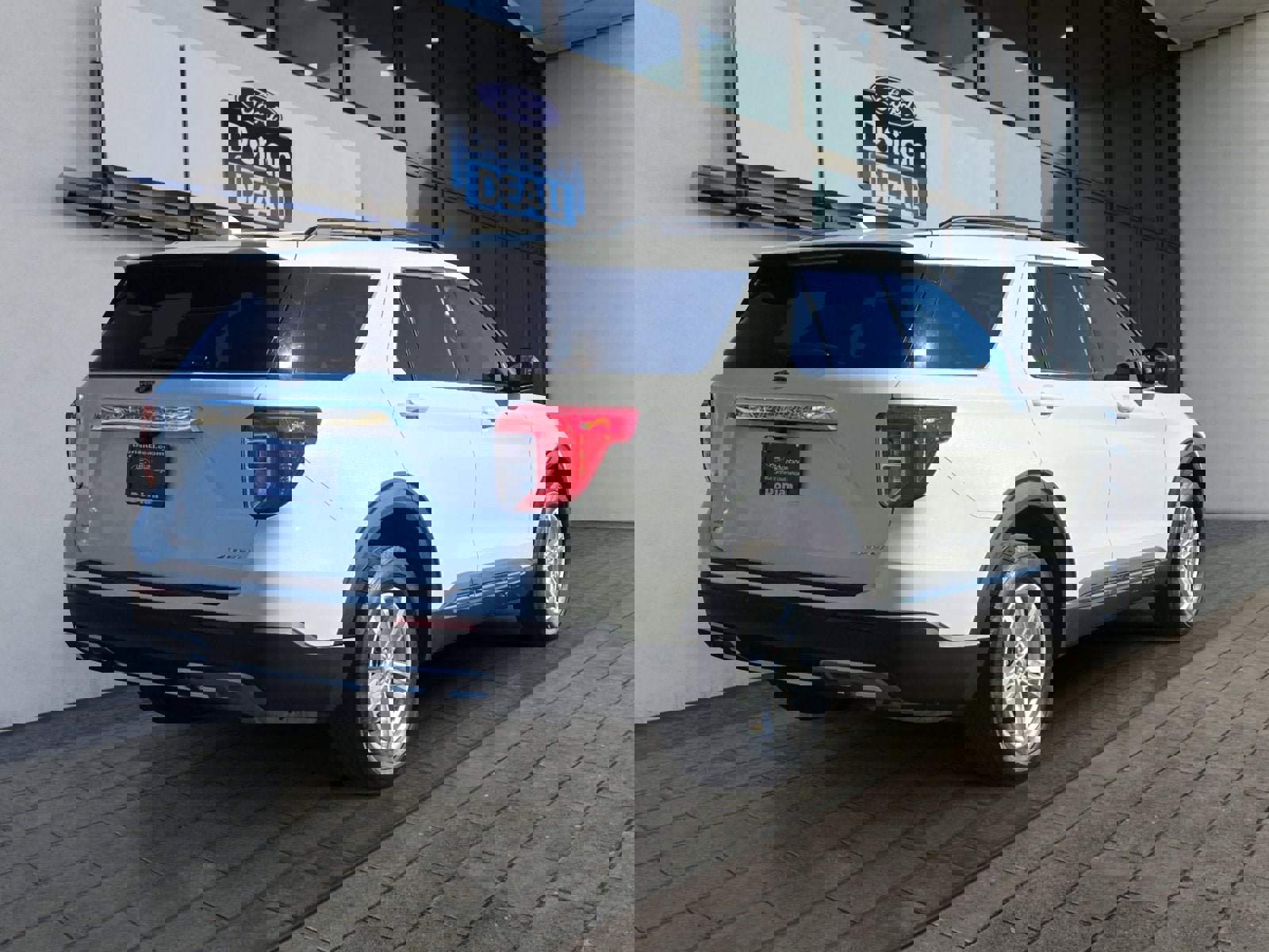 Certified 2022 Ford Explorer XLT w/ Equipment Group 202A image 3