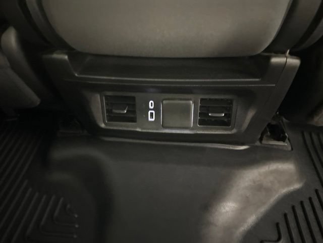 Used 2022 Chevrolet Silverado 1500 LT w/ Z71 Off-Road Package AWD/4WD image 23