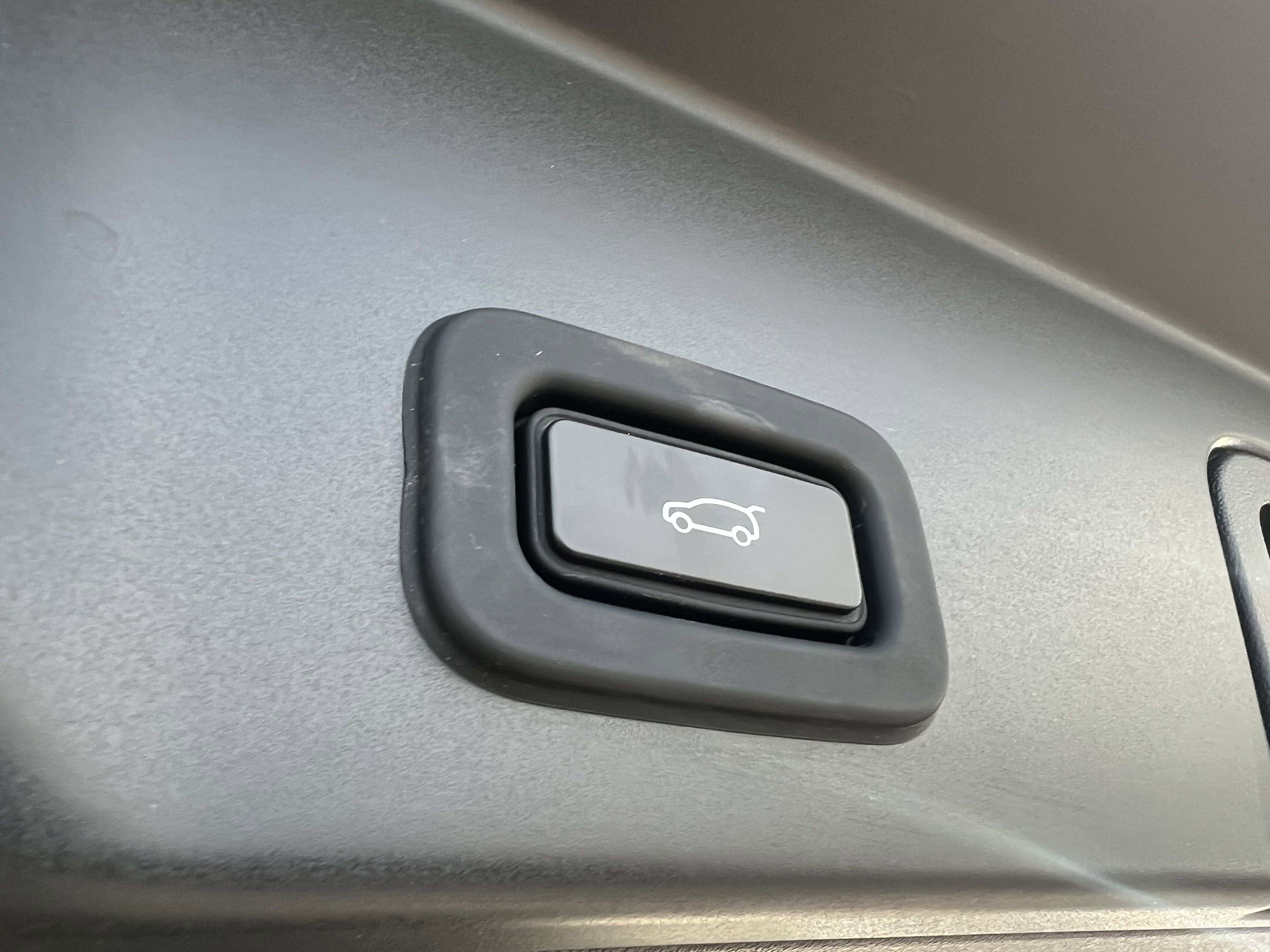 Certified 2022 Land Rover Range Rover Evoque SE image 37