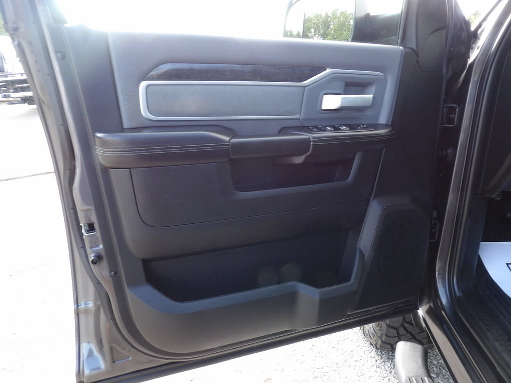 Used 2022 RAM 3500 Big Horn AWD/4WD image 13