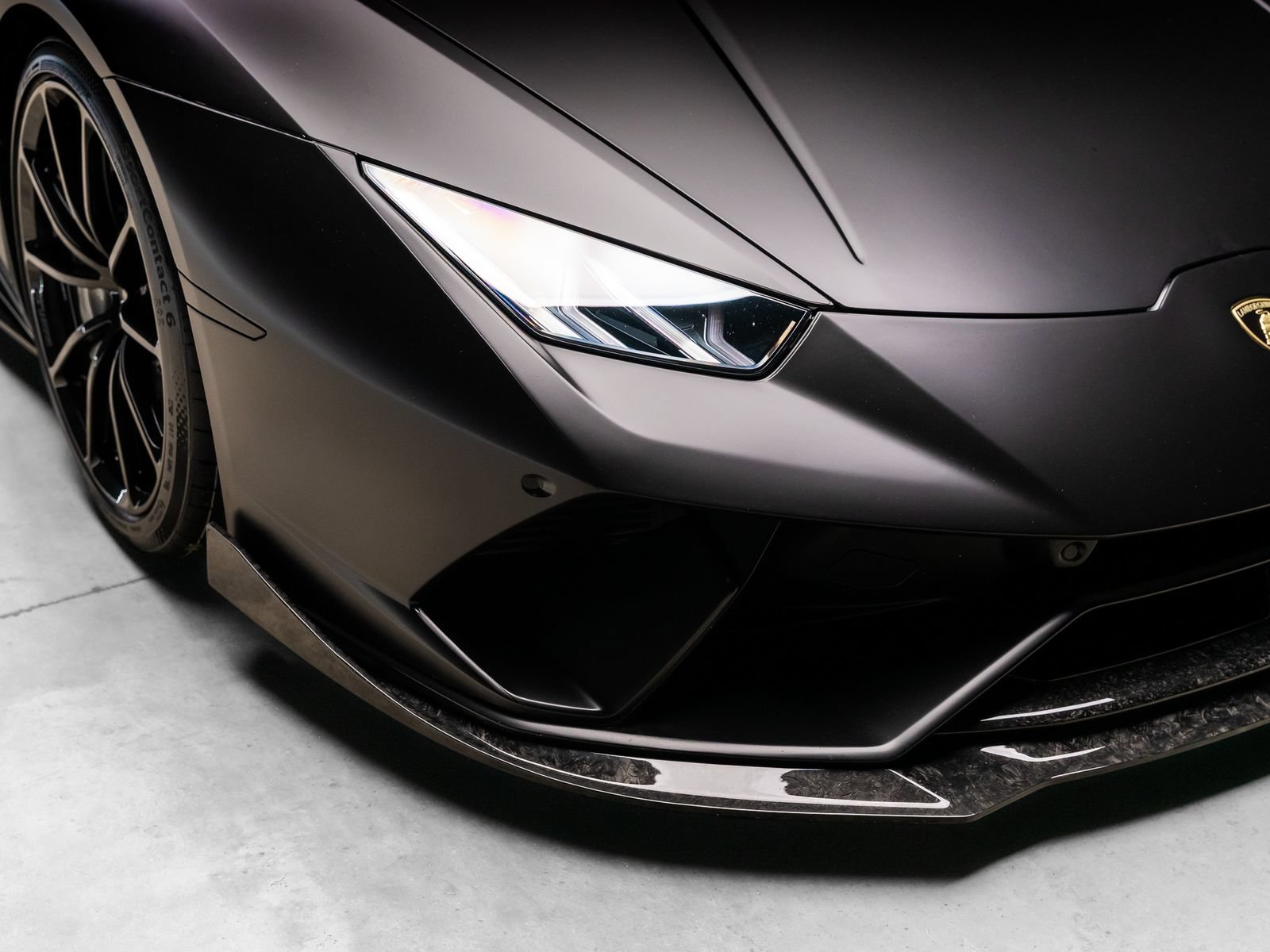 Used 2018 Lamborghini Huracan Performante AWD/4WD image 20