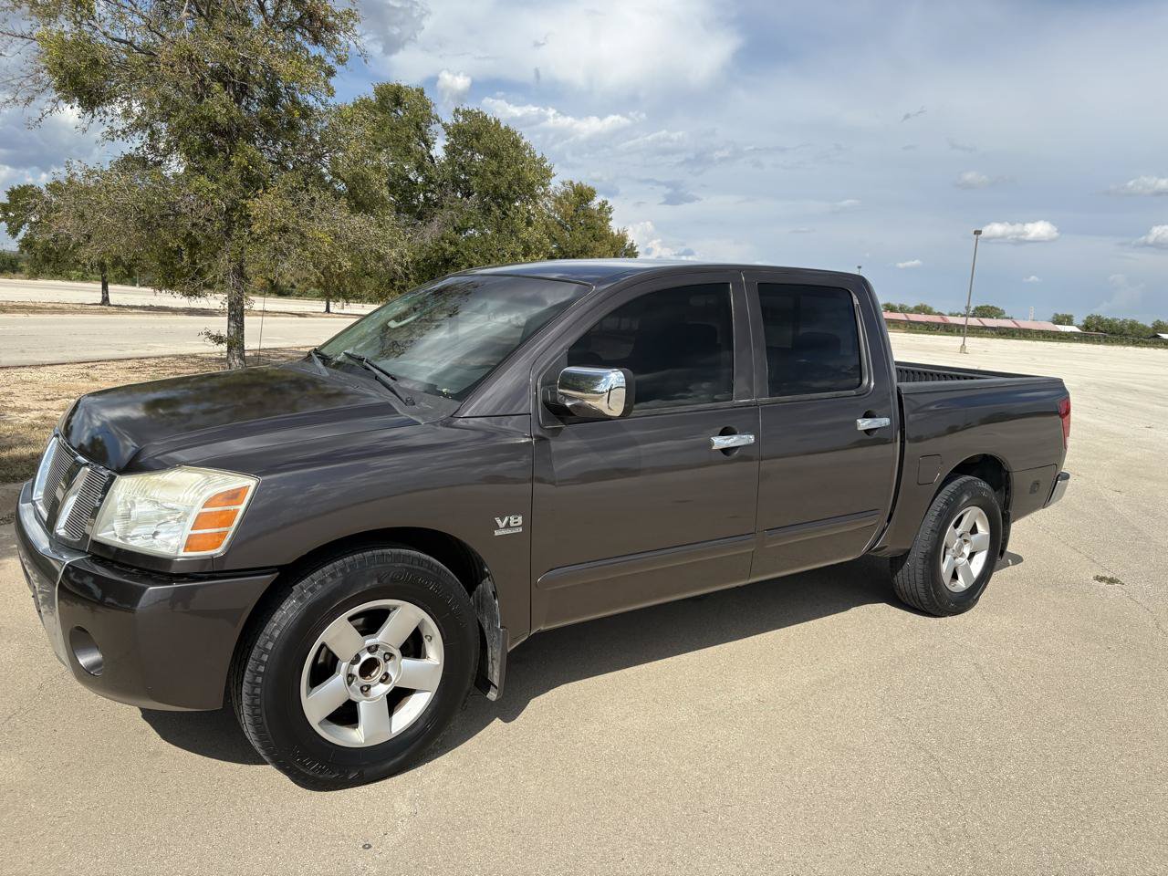 Used 2004 Nissan Titan SE RWD image 2