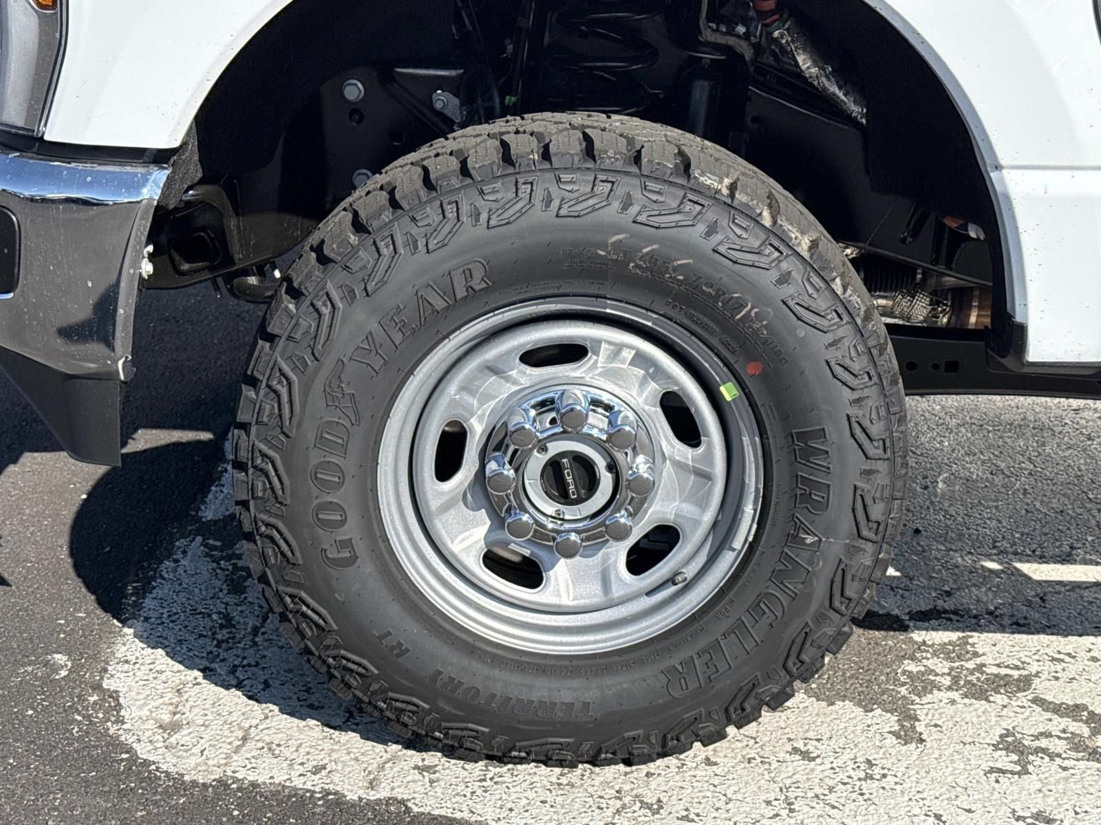 New 2026 Ford F250 XL w/ XL Off-Road Package AWD/4WD image 9