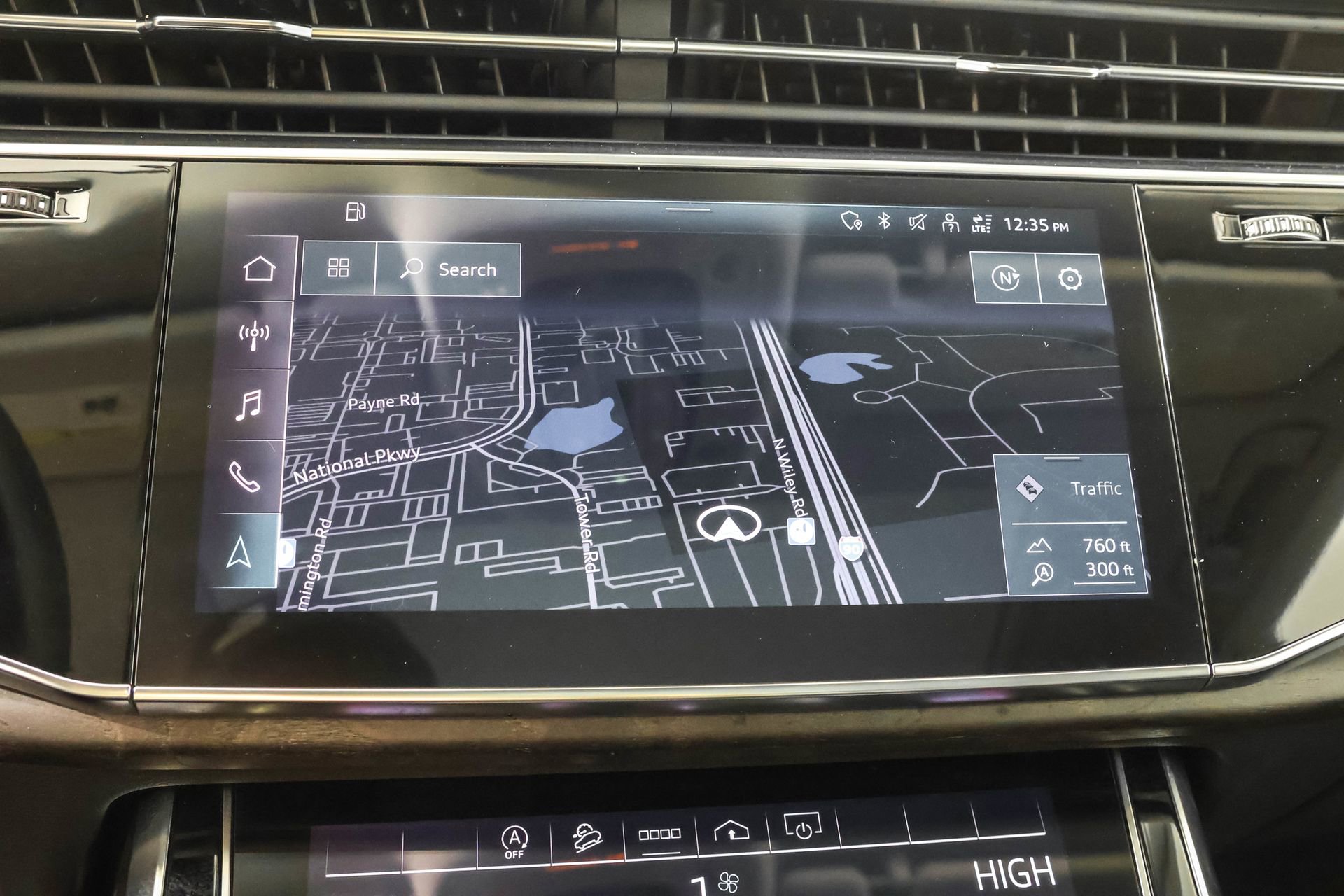 Used 2022 Audi Q8 Premium image 9