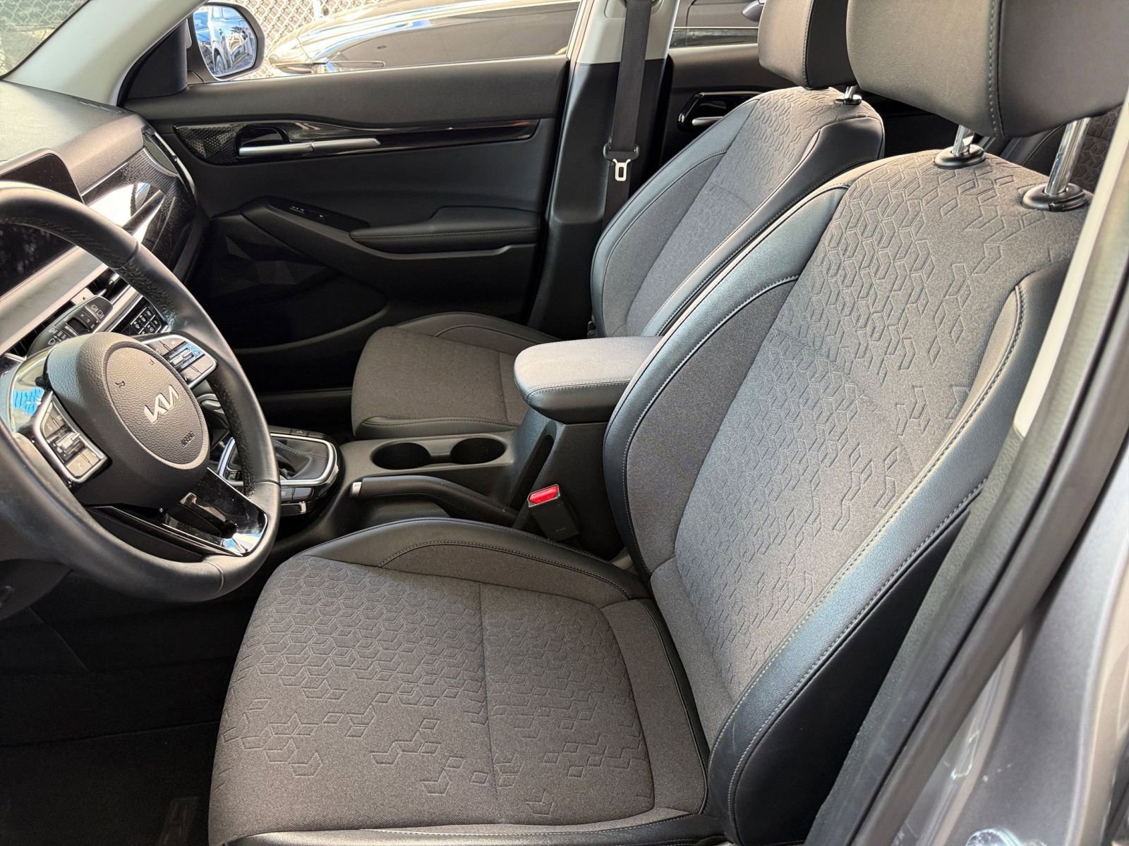 Used 2025 Kia Seltos S image 28