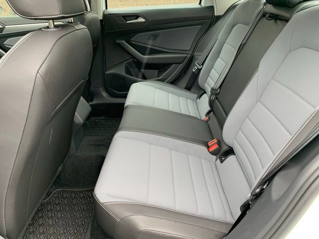 Used 2025 Volkswagen Jetta SE w/ Sunroof Package image 12