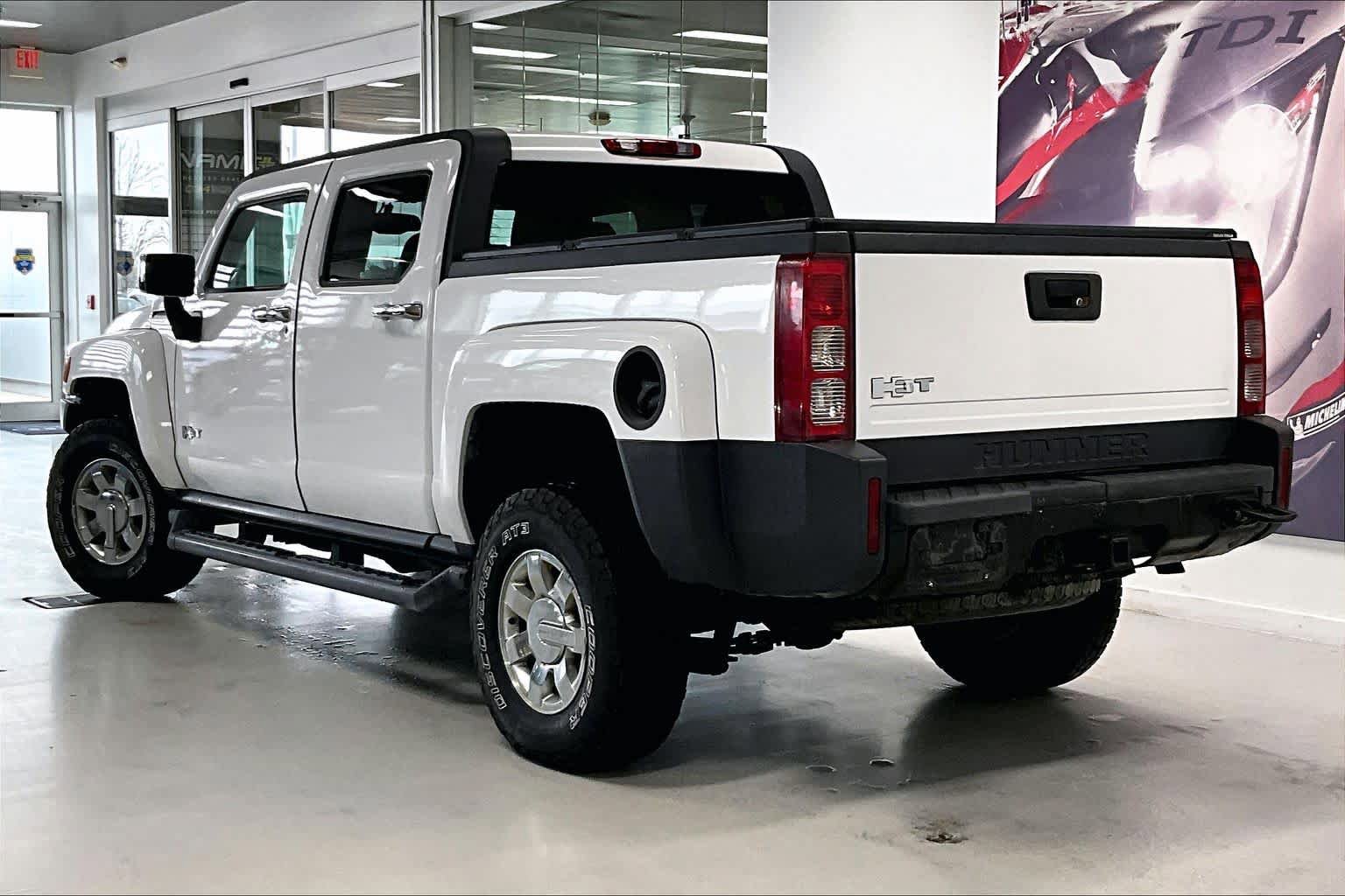 Used 2010 HUMMER H3T Luxury w/ Appearance Package AWD/4WD image 4
