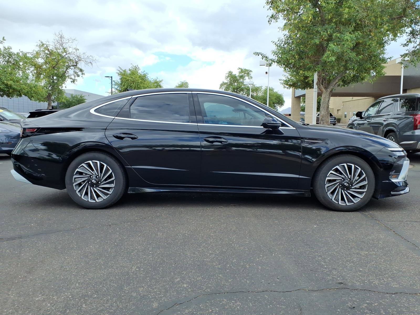 Certified 2025 Hyundai Sonata Limited FWD image 6