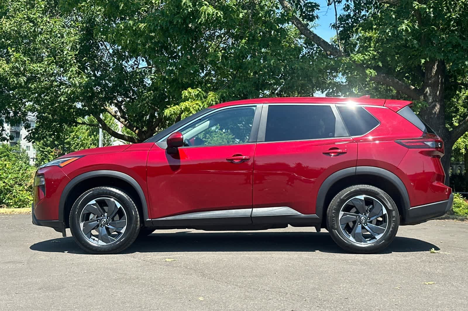 Used 2024 Nissan Rogue SV AWD/4WD image 5
