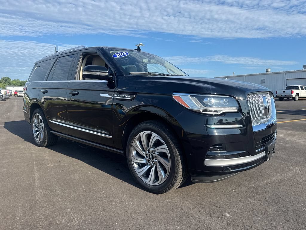 Used 2023 Lincoln Navigator Reserve AWD/4WD image 8
