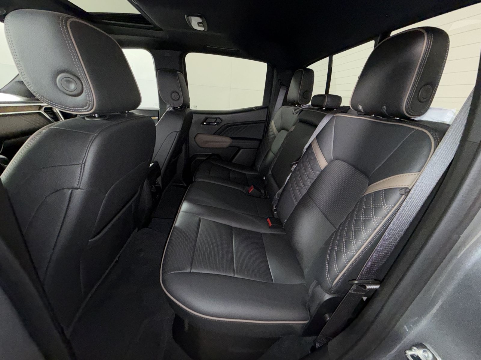 Used 2024 GMC Canyon Denali AWD/4WD image 25