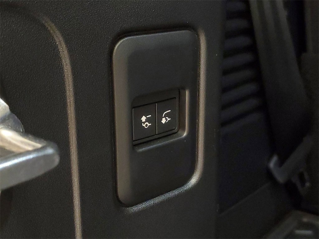 Used 2024 Land Rover Defender 130 X image 32